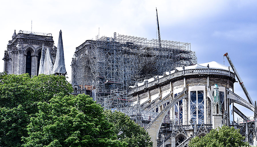 Baustelle nach dem Brand der Notre Dame