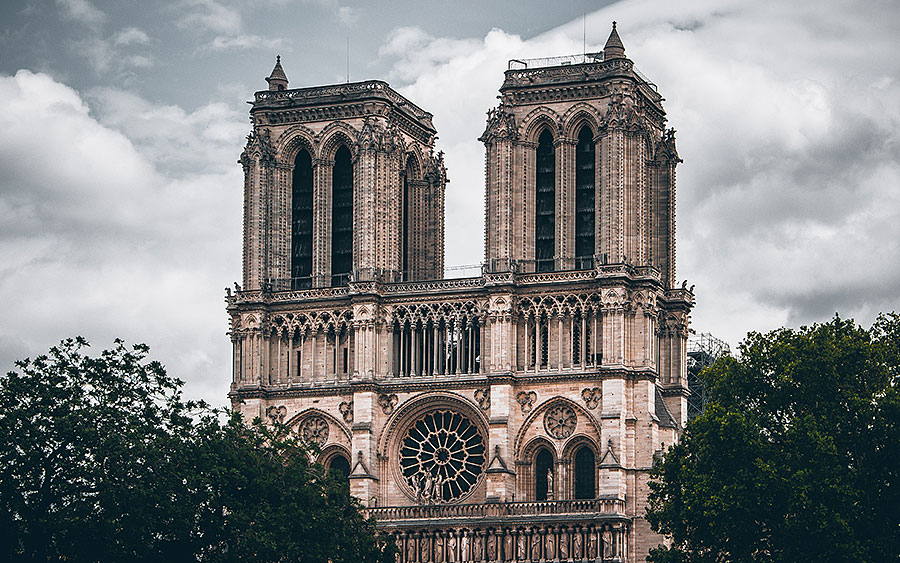 Die Vorderseite der Notre Dame